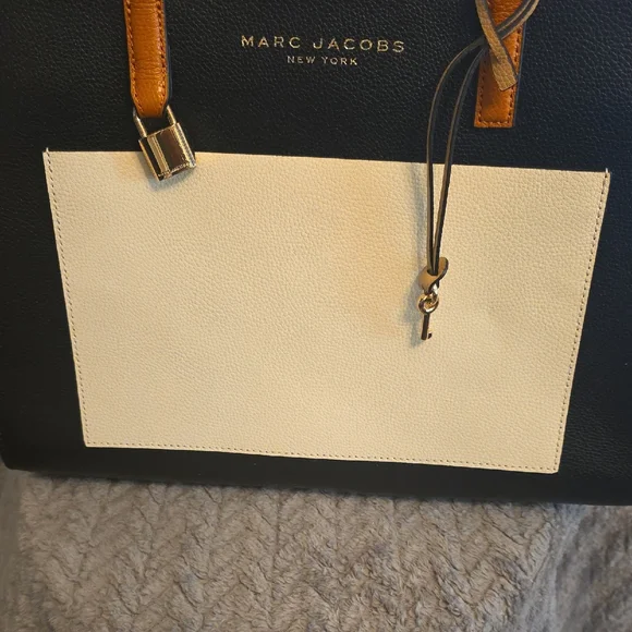 Marc Jacobs Black, White, and Tan Womens Tote New With Tags And Dust Bag - Picture 3 of 12